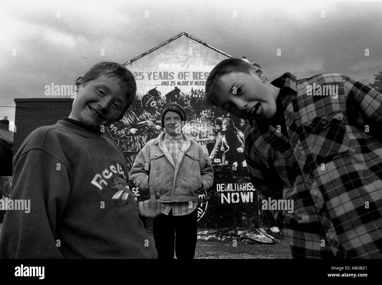 I giovani cattolici Falls Road Belfast Foto Stock