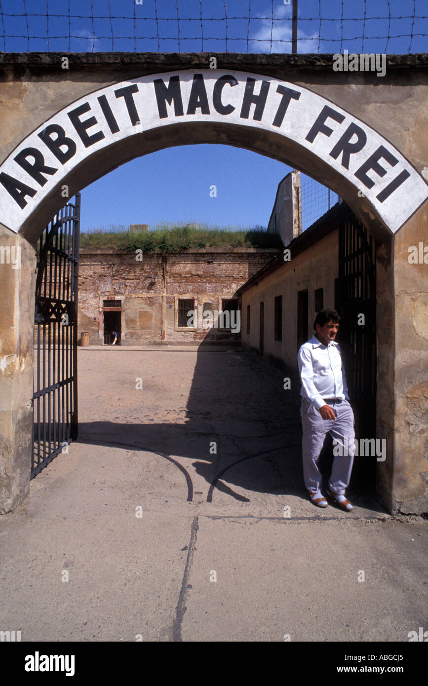 L'entrata di Terezin Theresienstadt campo di concentramento in Repubblica Ceca Foto Stock