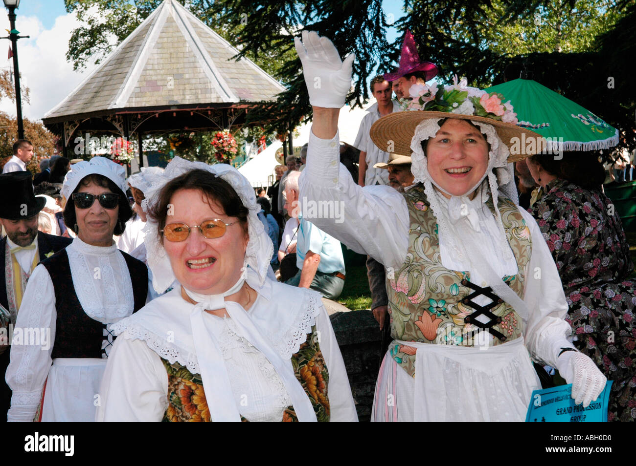 Le donne in costume a Llandrindod Wells Festival Vittoriano Powys Mid Wales UK Foto Stock