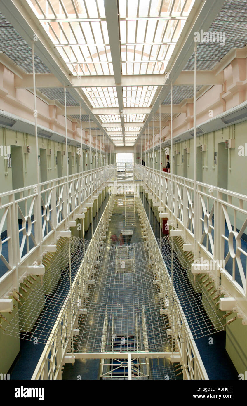 Vista di ala sbarco nel carcere di Cardiff South Wales UK Foto Stock