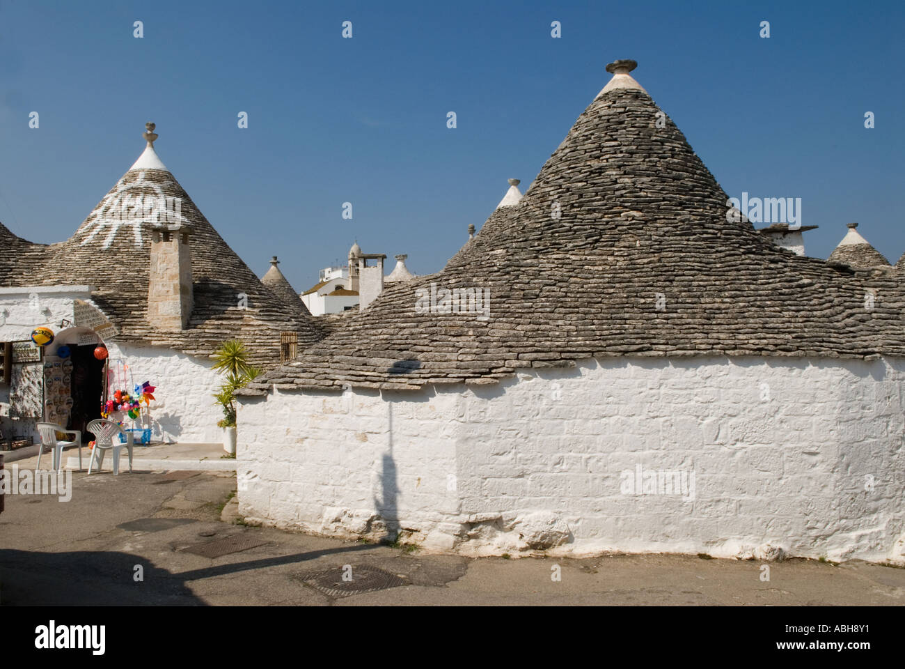 Trulli ospita un'architettura insolita Puglia Italia meridionale Alberobello abitazione domestica HOMER SYKES Foto Stock