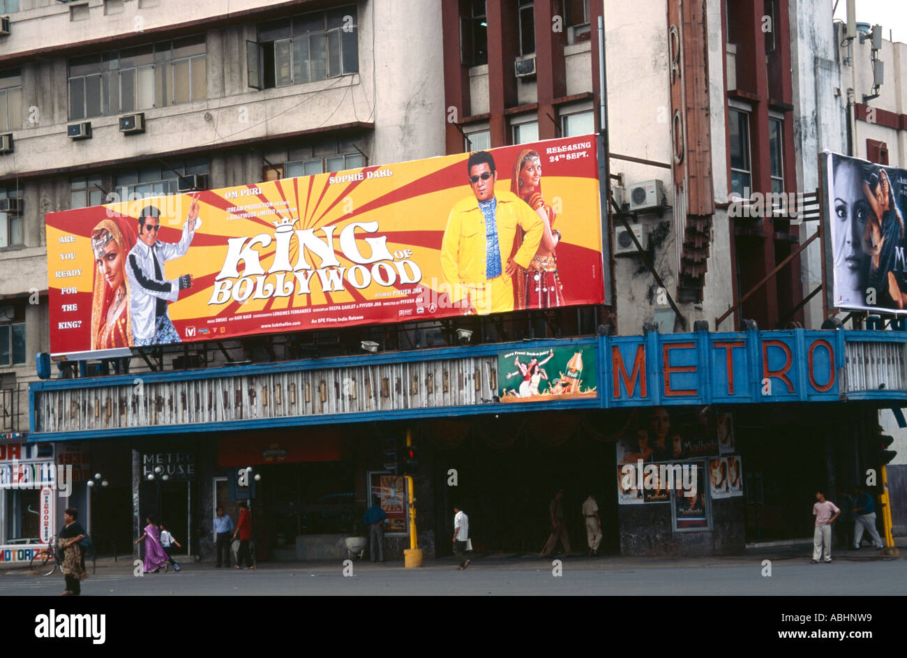 King Of Bollywood Billboard dotate di attore Om Puri al Metro Cinema Movie Theater Mumbai India Foto Stock