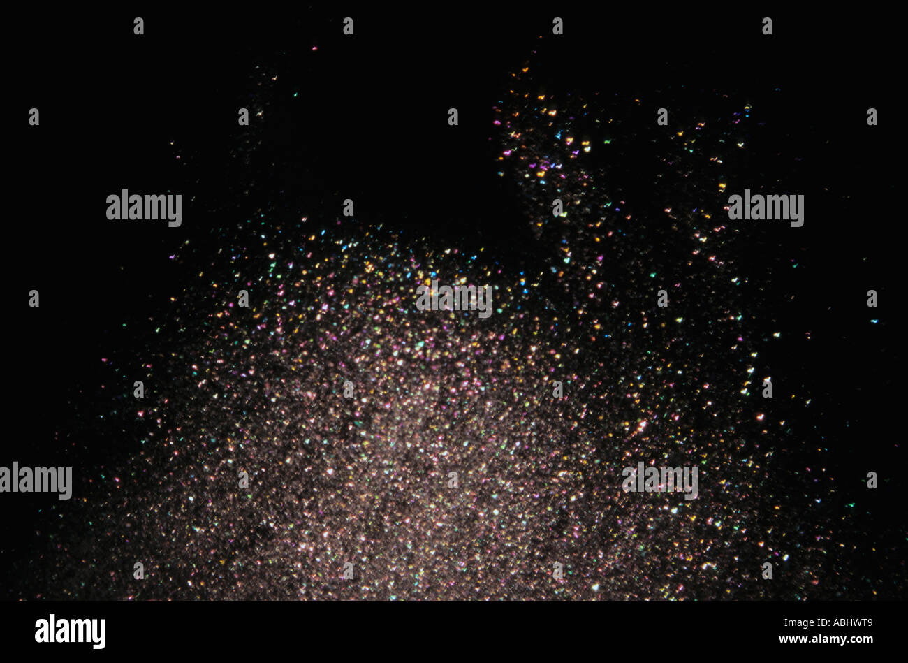 La polvere di diamante o di ghiaccio di cristalli di neve la visualizzazione del flusso nella camera di freezer Foto Stock