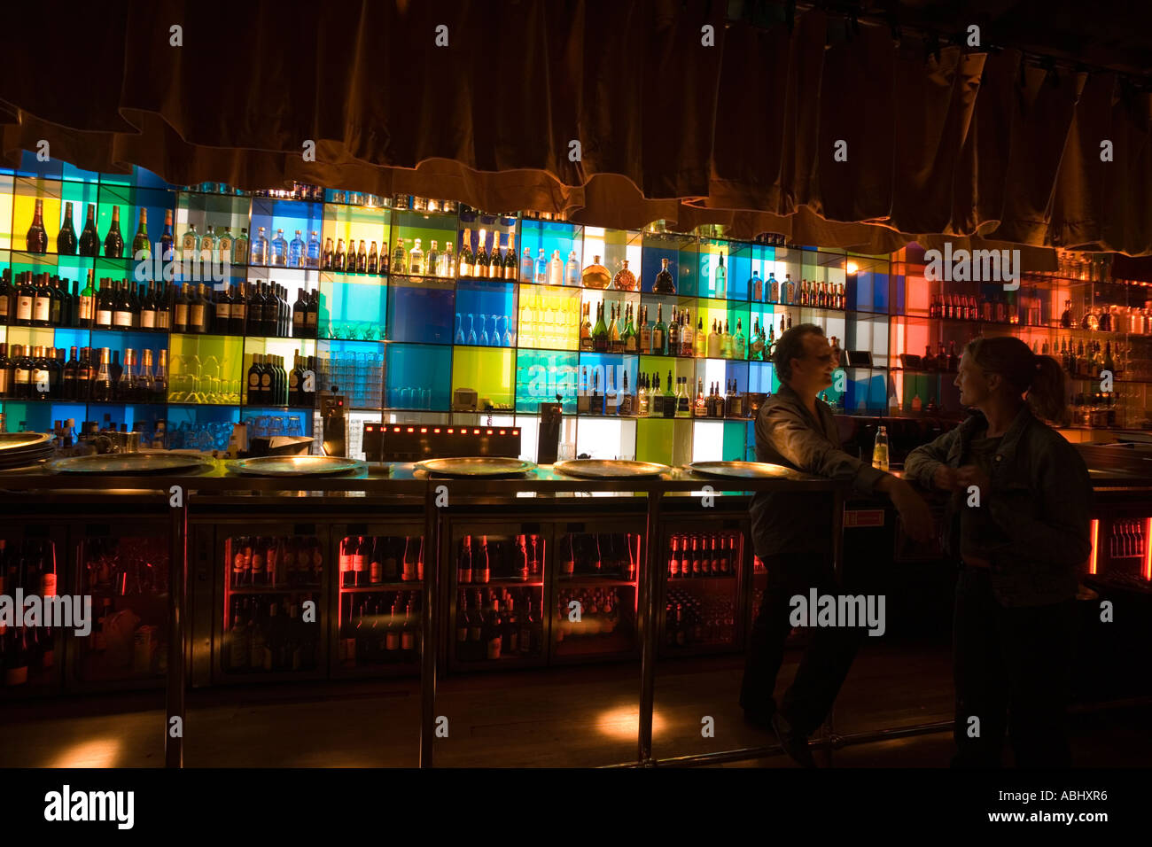 Illuminate bar a nomadi stile arabo Ristorante e Club Olanda Amsterdam Paesi Bassi Foto Stock