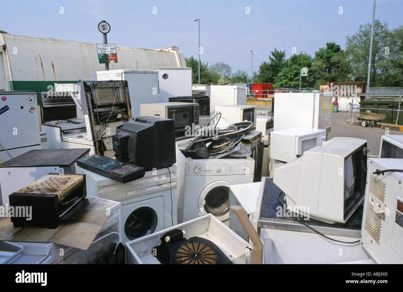 White merci in attesa di riciclaggio Foto Stock