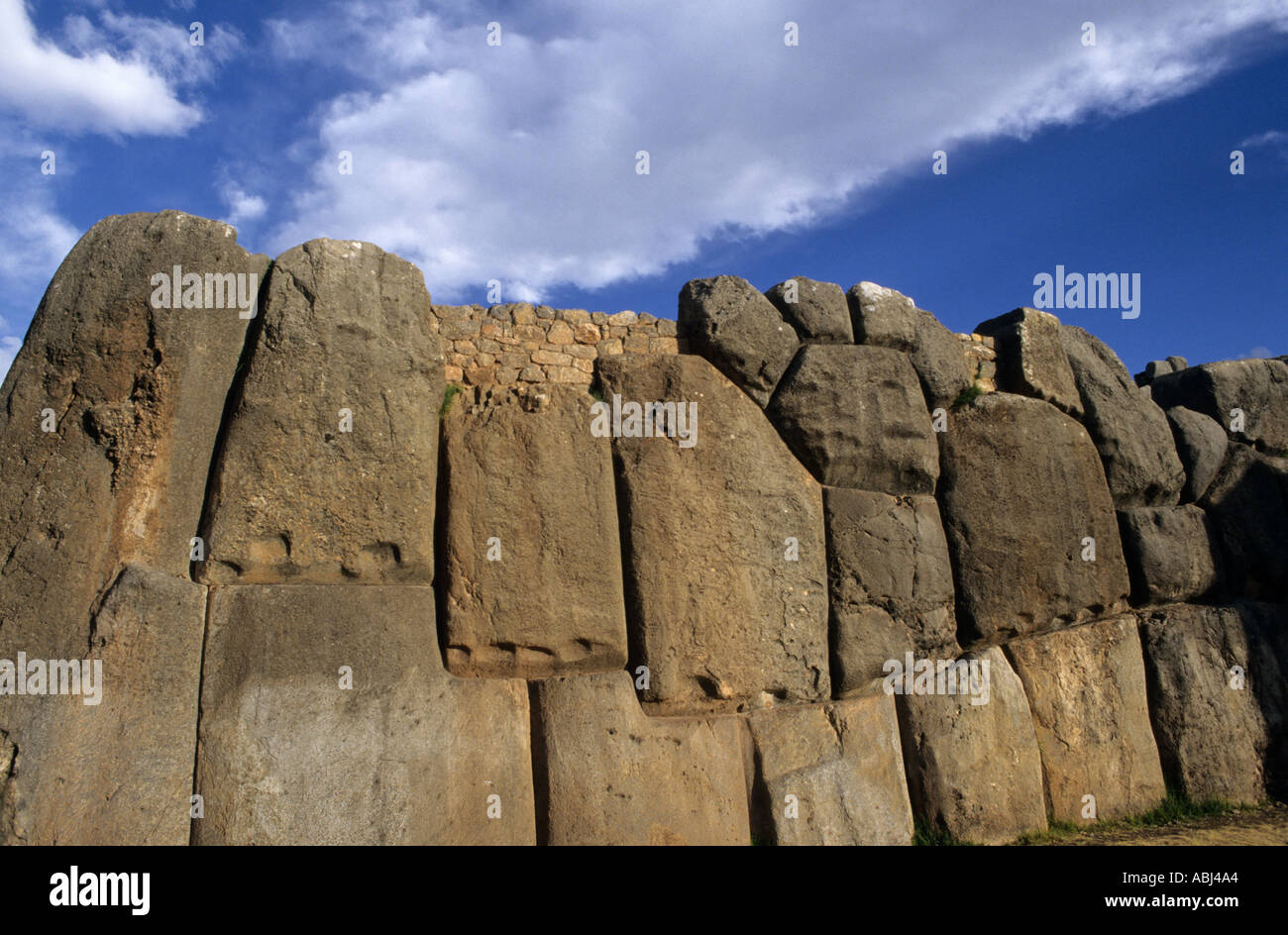 Cusco, Perù. Saqsayhuaman rovine Inca; poligonale massiccia costruzione in pietra. Foto Stock