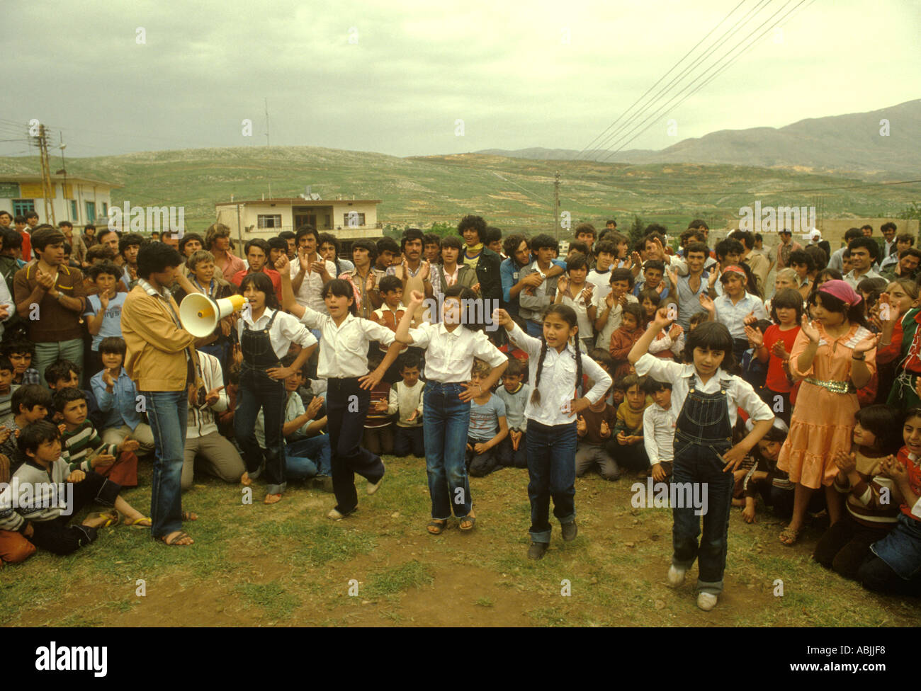 Comunità drusa siriana, Mas'ade, Golan Heights, Israele. Le studentesse druse manifestano a sostegno della Siria contro Israele anni 1980 1982 HOMER SYKES Foto Stock