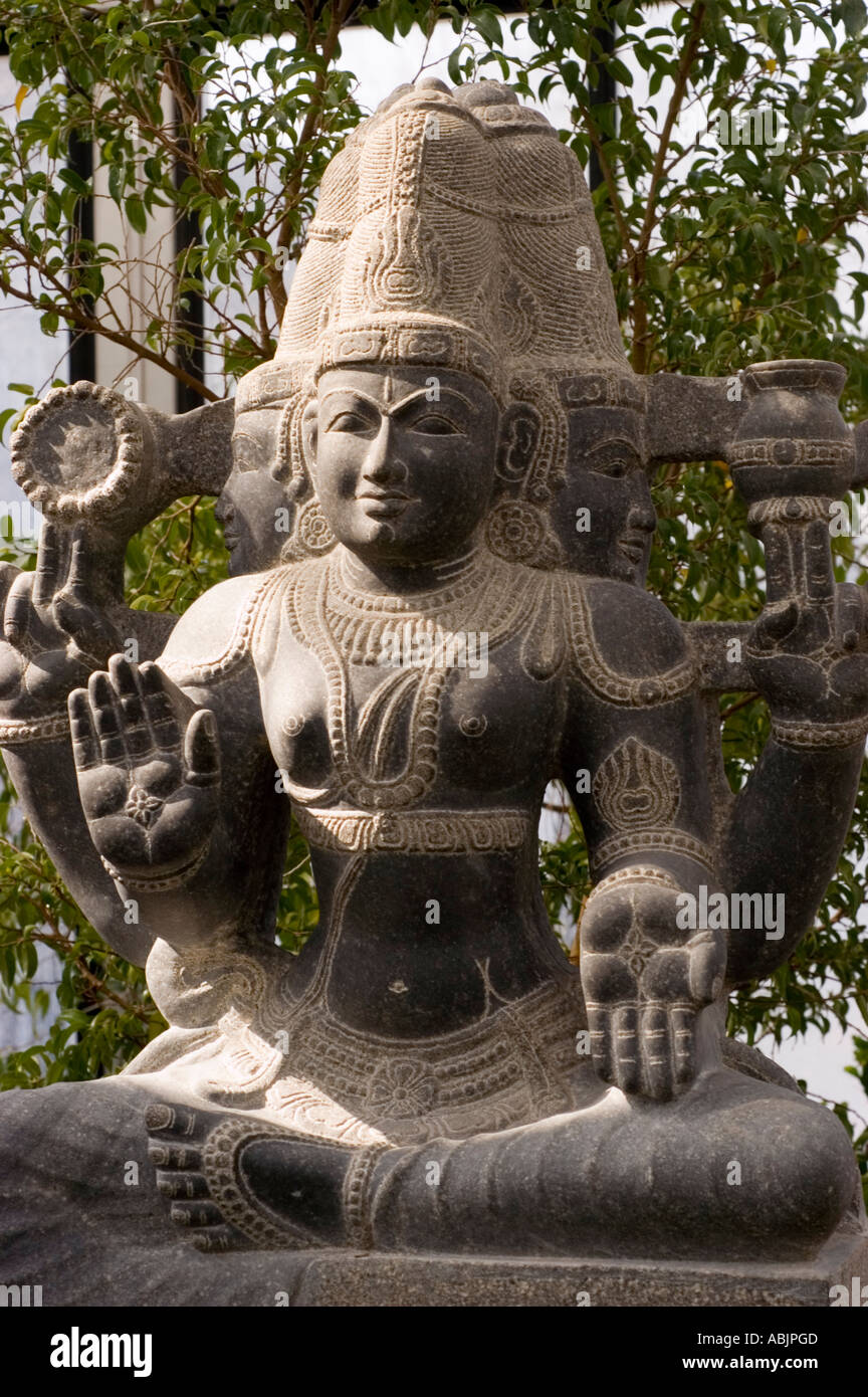 Statua di Pietra quattro facce del creatore indù dio Brahma Foto Stock
