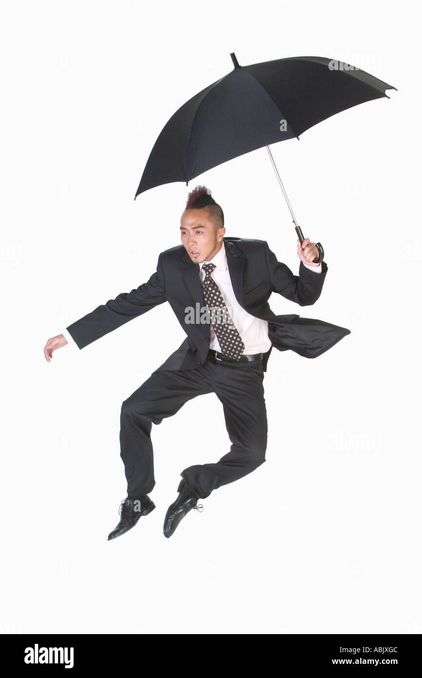 Hop skip jump Mary Poppins Punk con red Mohawk in Business suit con ombrello  perfetta foto pubblicitaria per concept creative Foto stock - Alamy