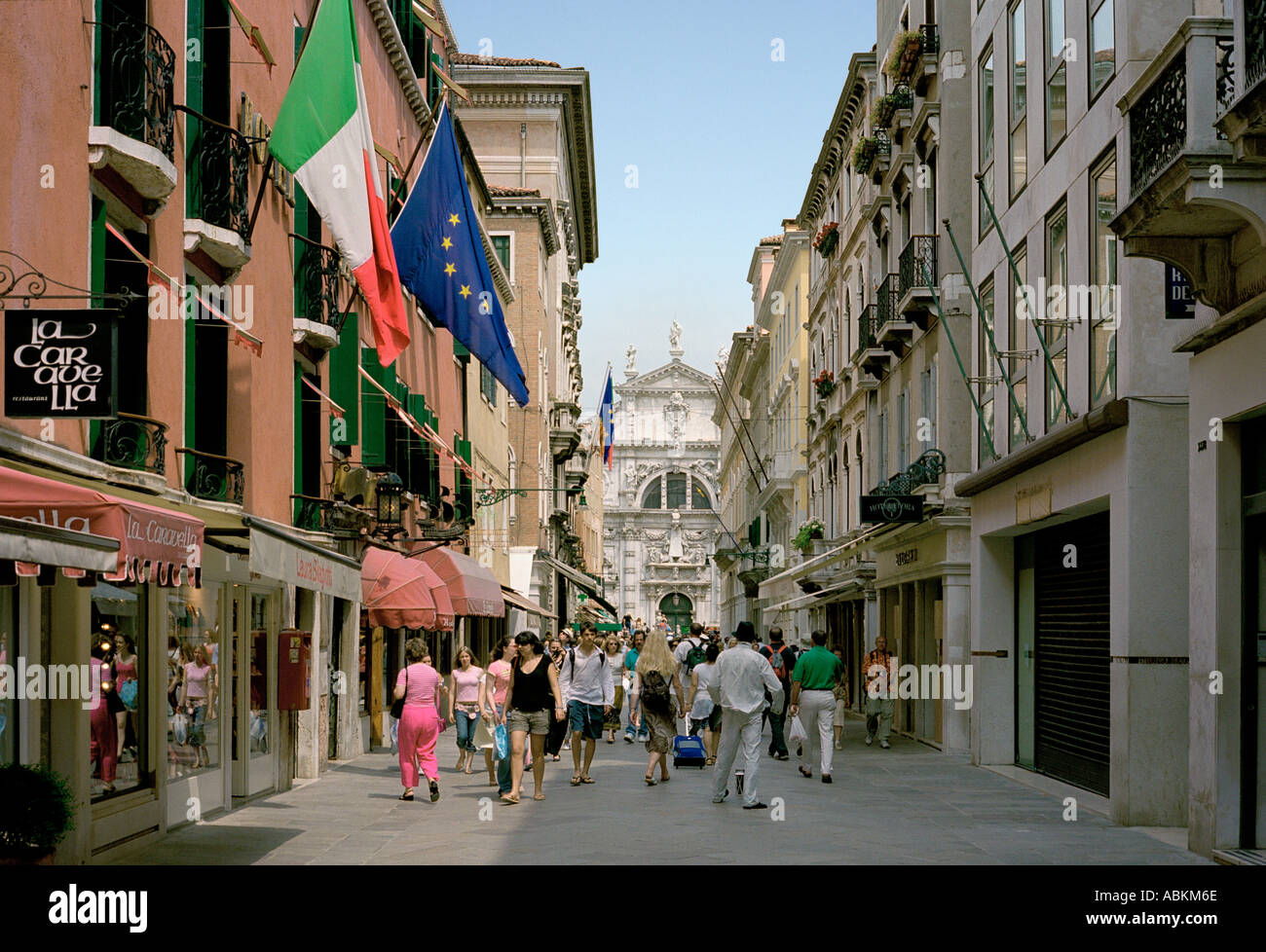 Calle Larga XXII Marzo è scomodo il nome di una strada a Venezia il più noto per le sue eleganti boutiques di designer Foto Stock