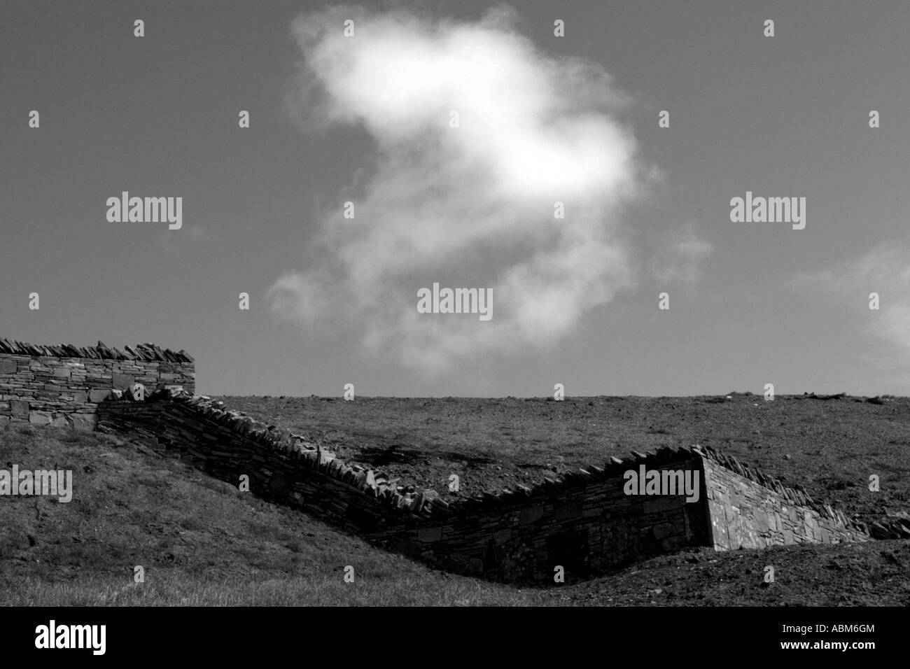 Muro di pietra a scogliere di Moher Irlanda Foto Stock