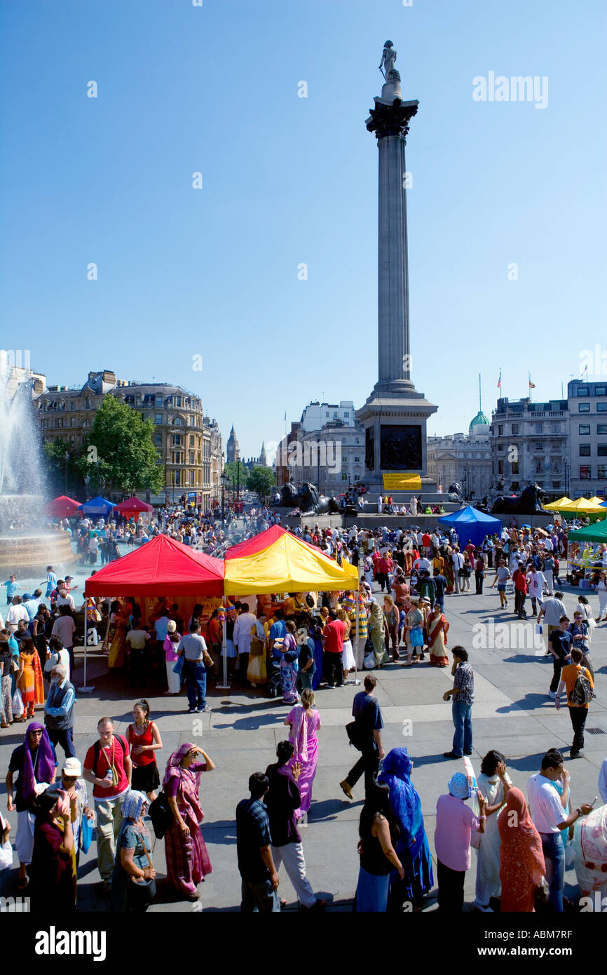 Trafalgar Square, molto calda giornata Hare Krishna festeggiamenti Foto Stock