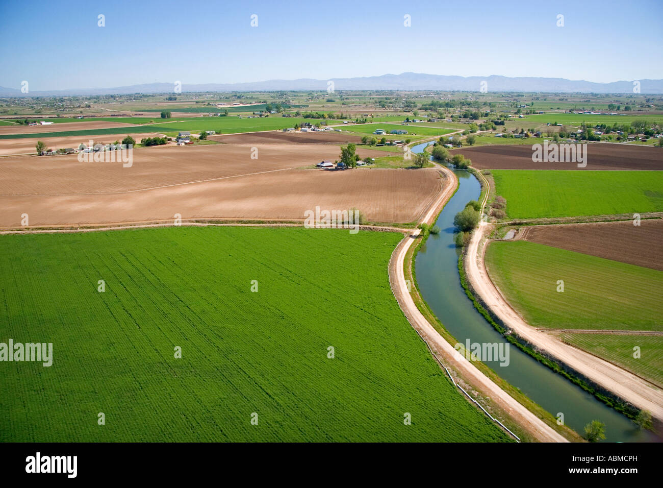 Vista aerea di terreni agricoli e di un canale di irrigazione in Canyon County Idaho Foto Stock