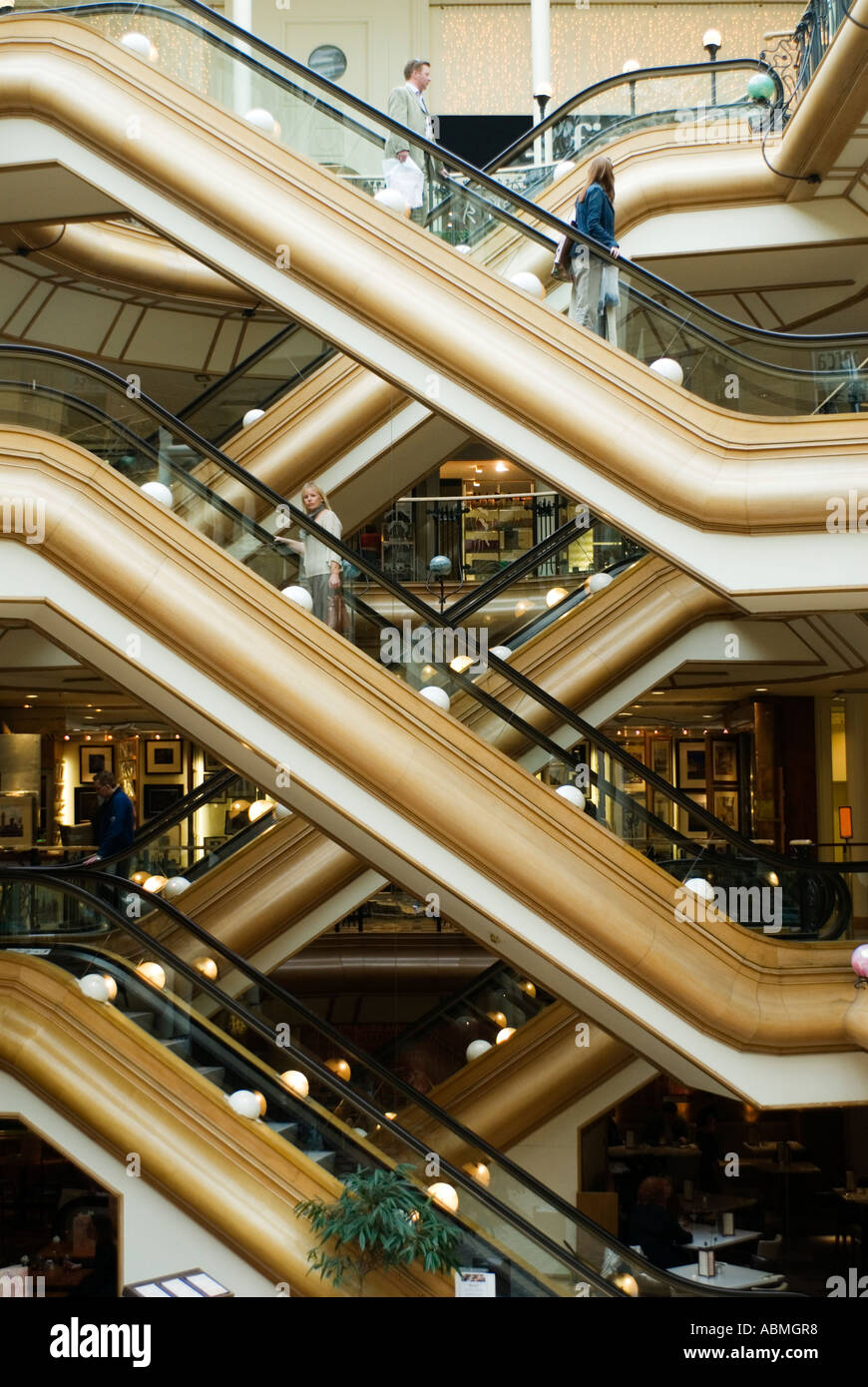 Interno della sistemazione di Princes Square Shopping Mall a Glasgow Scozia Scotland Foto Stock