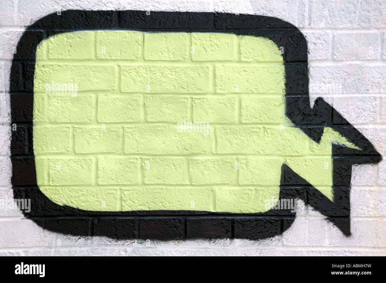 Graffiti bolle di pensiero spruzzata su un muro di mattoni inserire il proprio testo Foto Stock