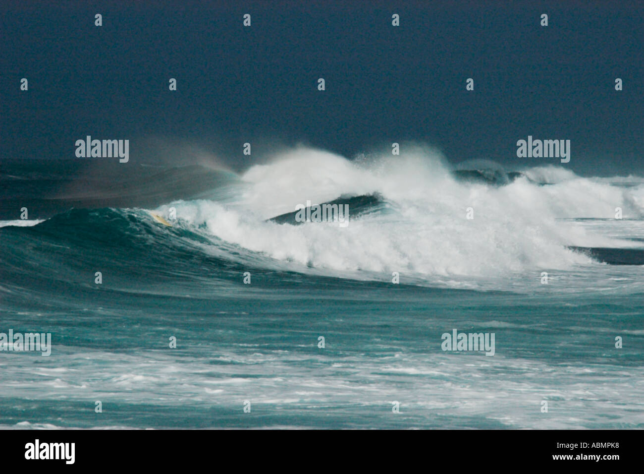 Wave arcobaleno nella spiaggia di pipeline North Shore Oahu Hawaii Pacific Foto Stock
