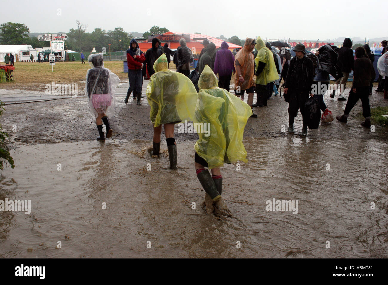 Inondazioni a Glastonbury Festival 2005 il più grande festival di musica in Europa l'azienda agricola degna Pilton Somerset Inghilterra Foto Stock