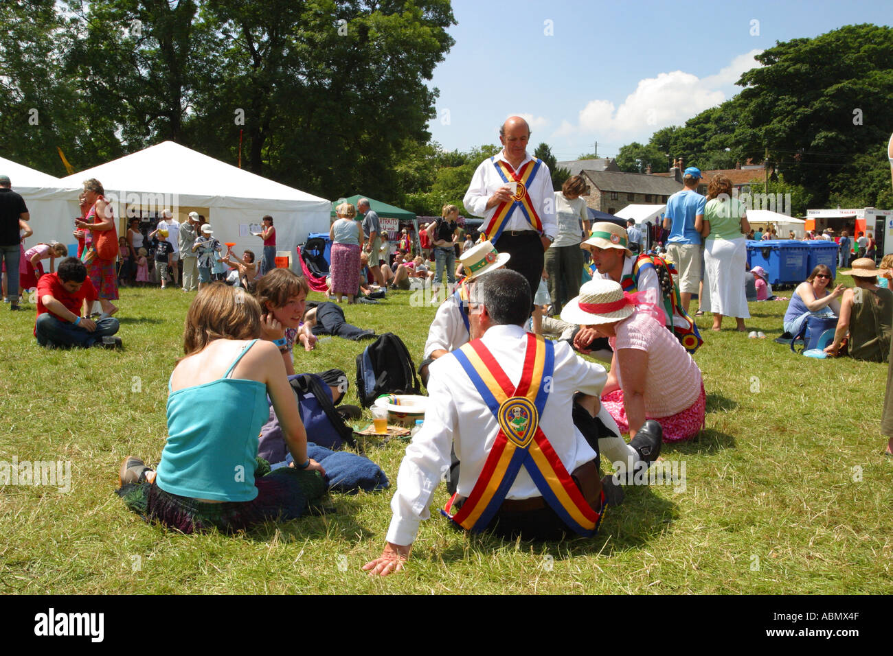 Priddy Folk Festival Morris uomini country dancers in appoggio Somerset Inghilterra Foto Stock