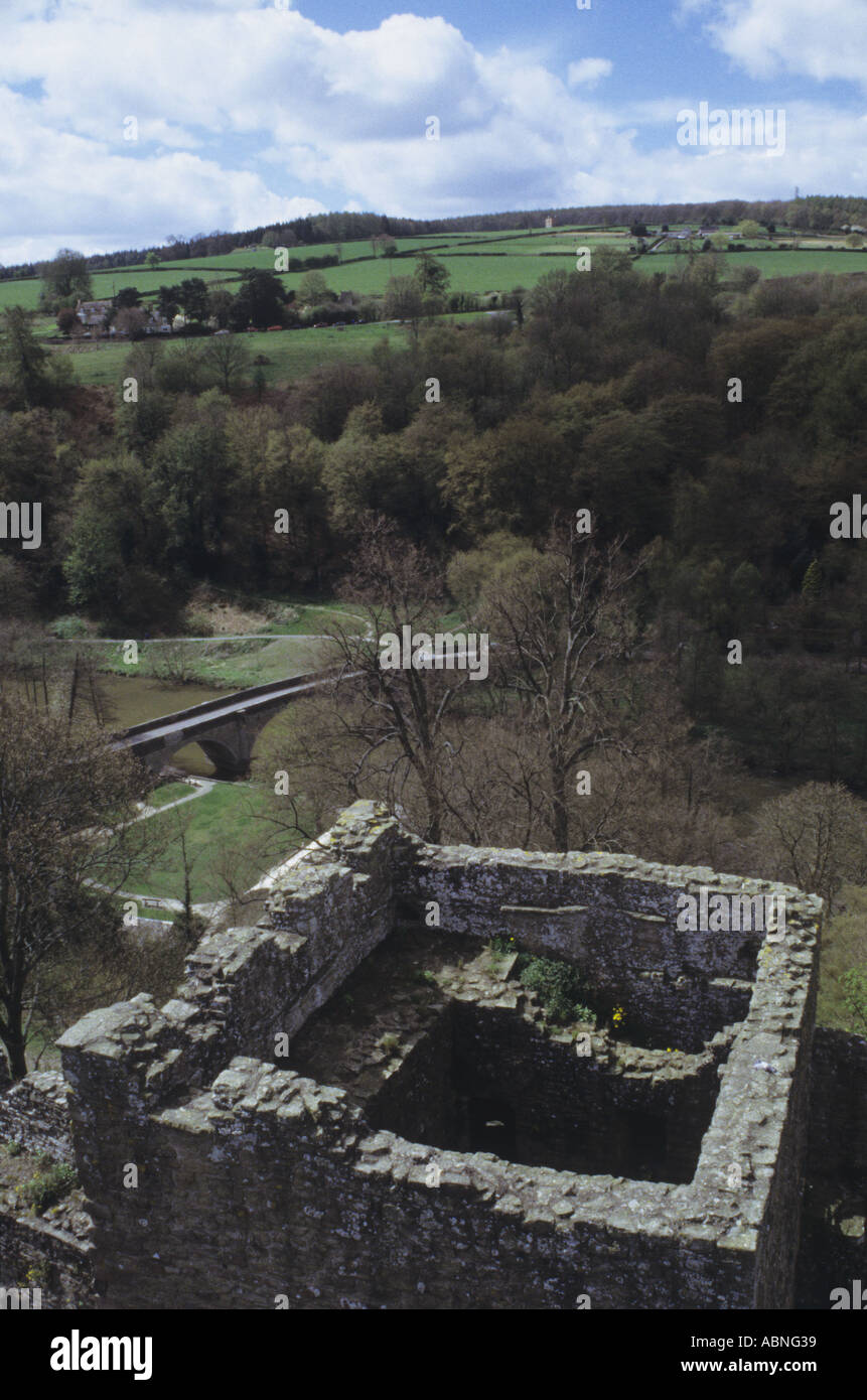 Vista di sud Shropshire campagna dal Castello di Ludlow Inghilterra Foto Stock