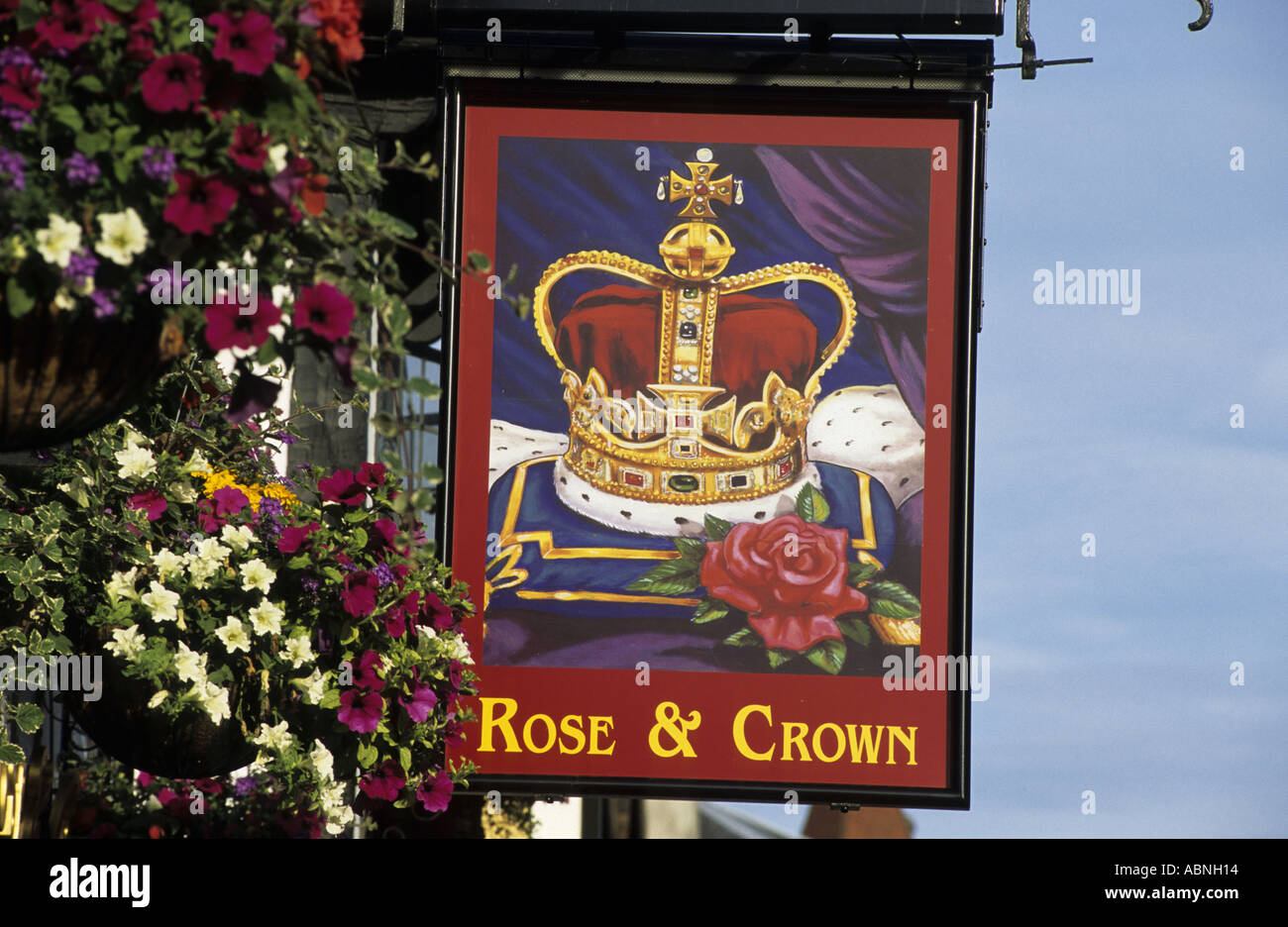 Rose and Crown pub segno, Sheep Street, Stratford-upon-Avon, Warwickshire, Inghilterra, Regno Unito Foto Stock