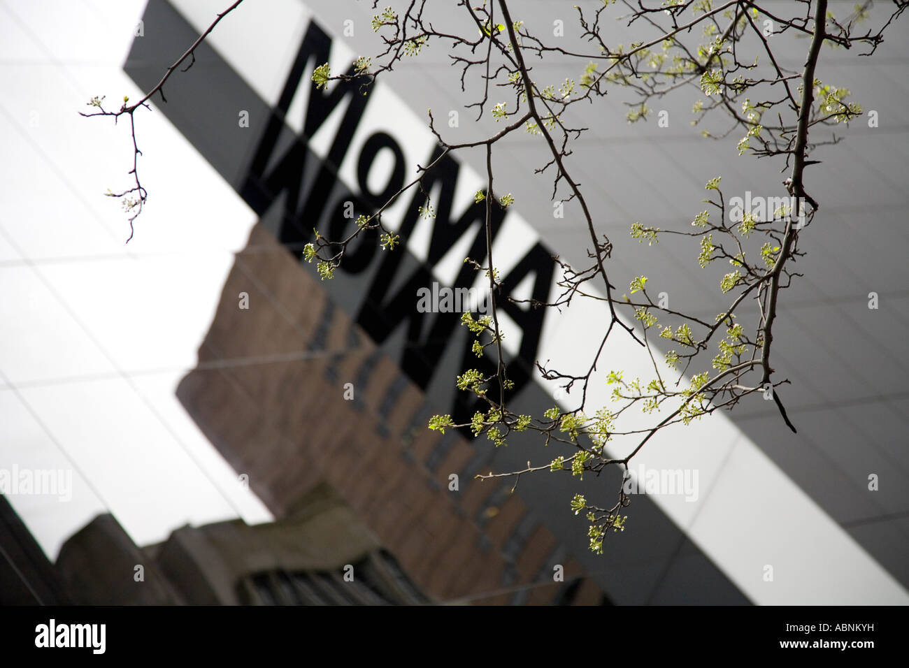 MOMA Museum of Modern Art Gallery sign in Midtown Manhattan New York City NY NEW YORK STATI UNITI D'America Stati Uniti d'America del Nord Foto Stock