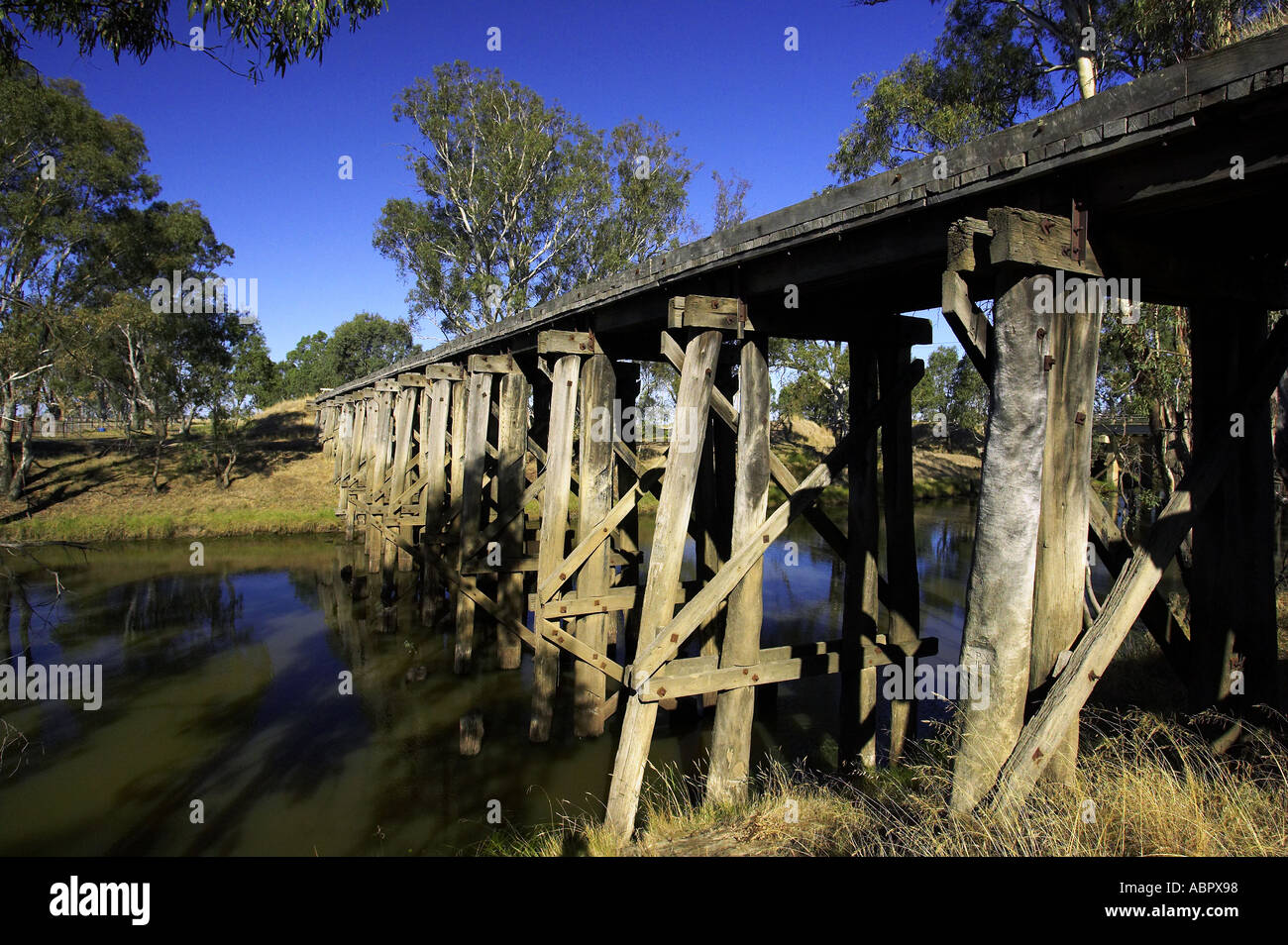 In legno antico ponte ferroviario vicino a Horsham Victoria Australia Foto Stock