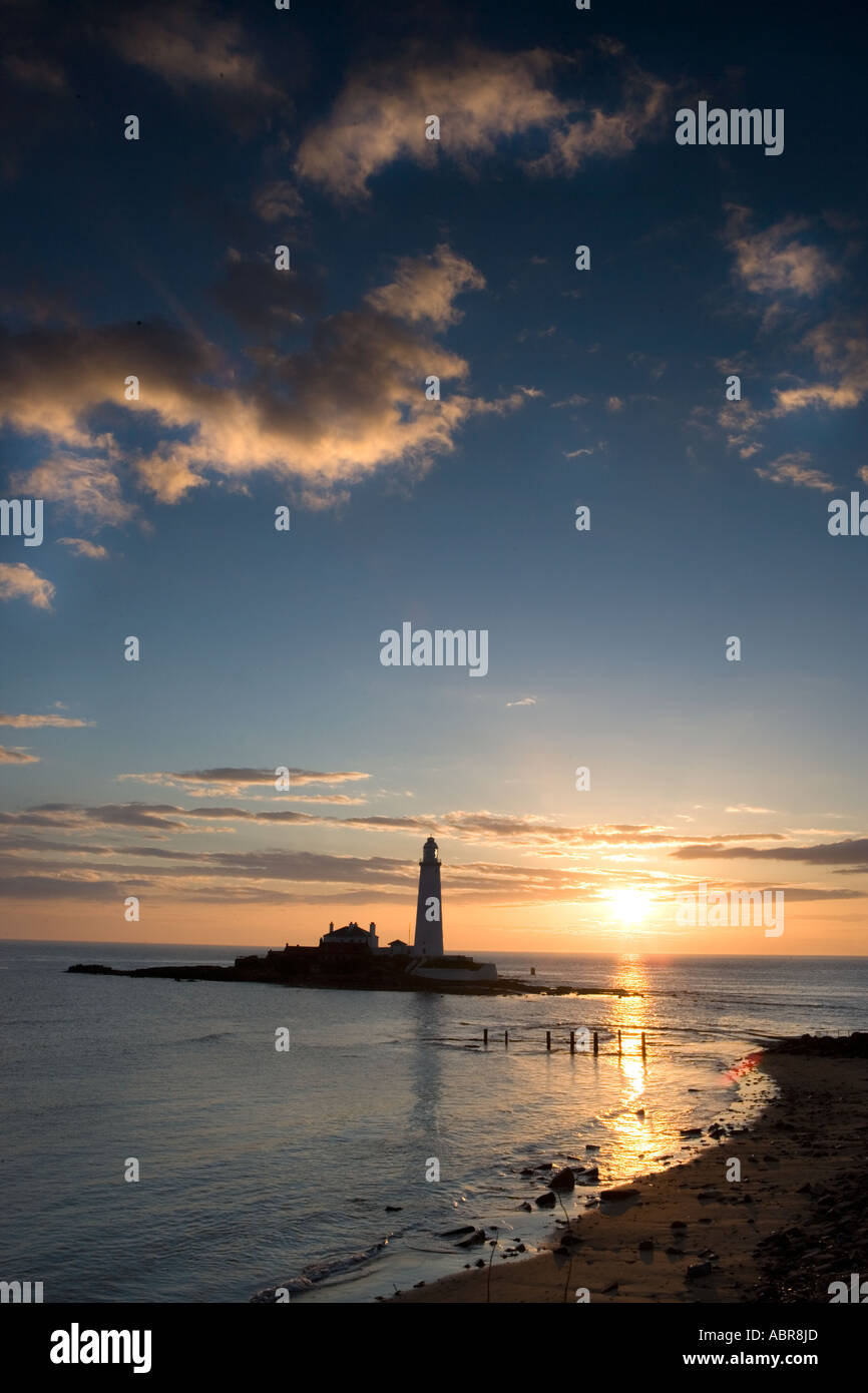 Alba a St Mary's faro, Whitley Bay, Regno Unito Foto Stock