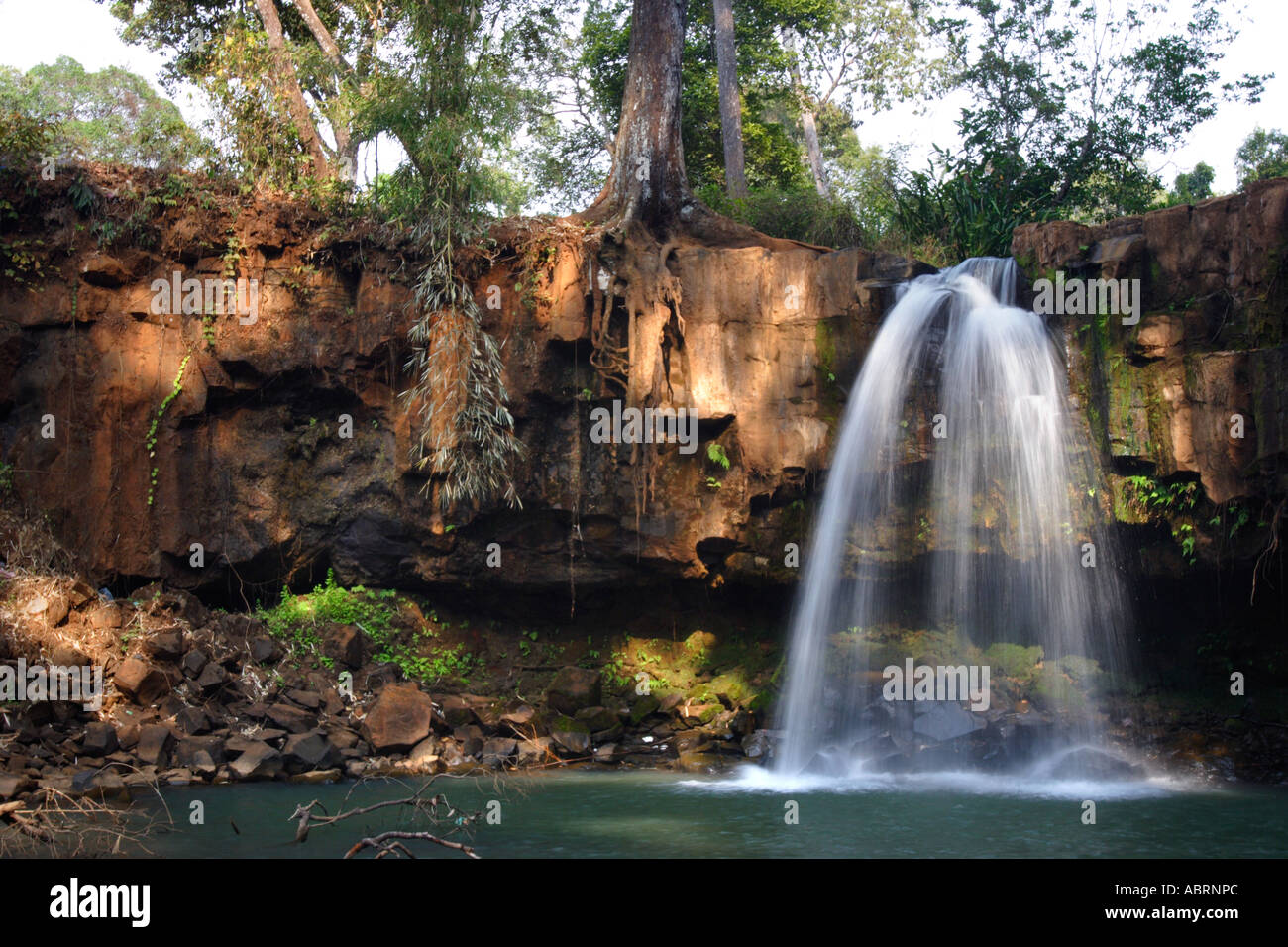 Il Rum vicino a cascata in prossimità di Sen Monorom in zone di Mondulkiri provincia, Cambogia orientale. Foto Stock