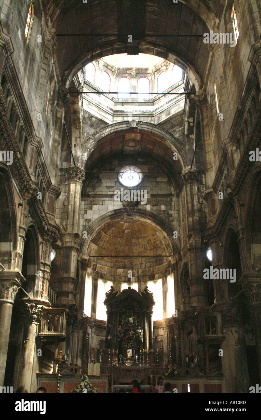 Vista interna della Cattedrale di San Giacomo a Sebenico Foto Stock