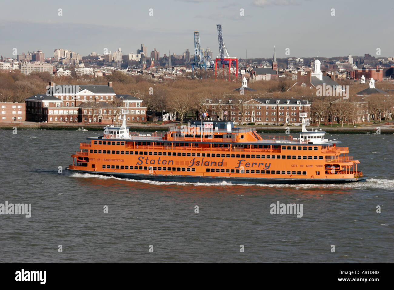 New York City, NY NYC, Hudson River, Water, Governors Island, traghetto Staten Island, barca, nave, trasporto, NY060405237 Foto Stock