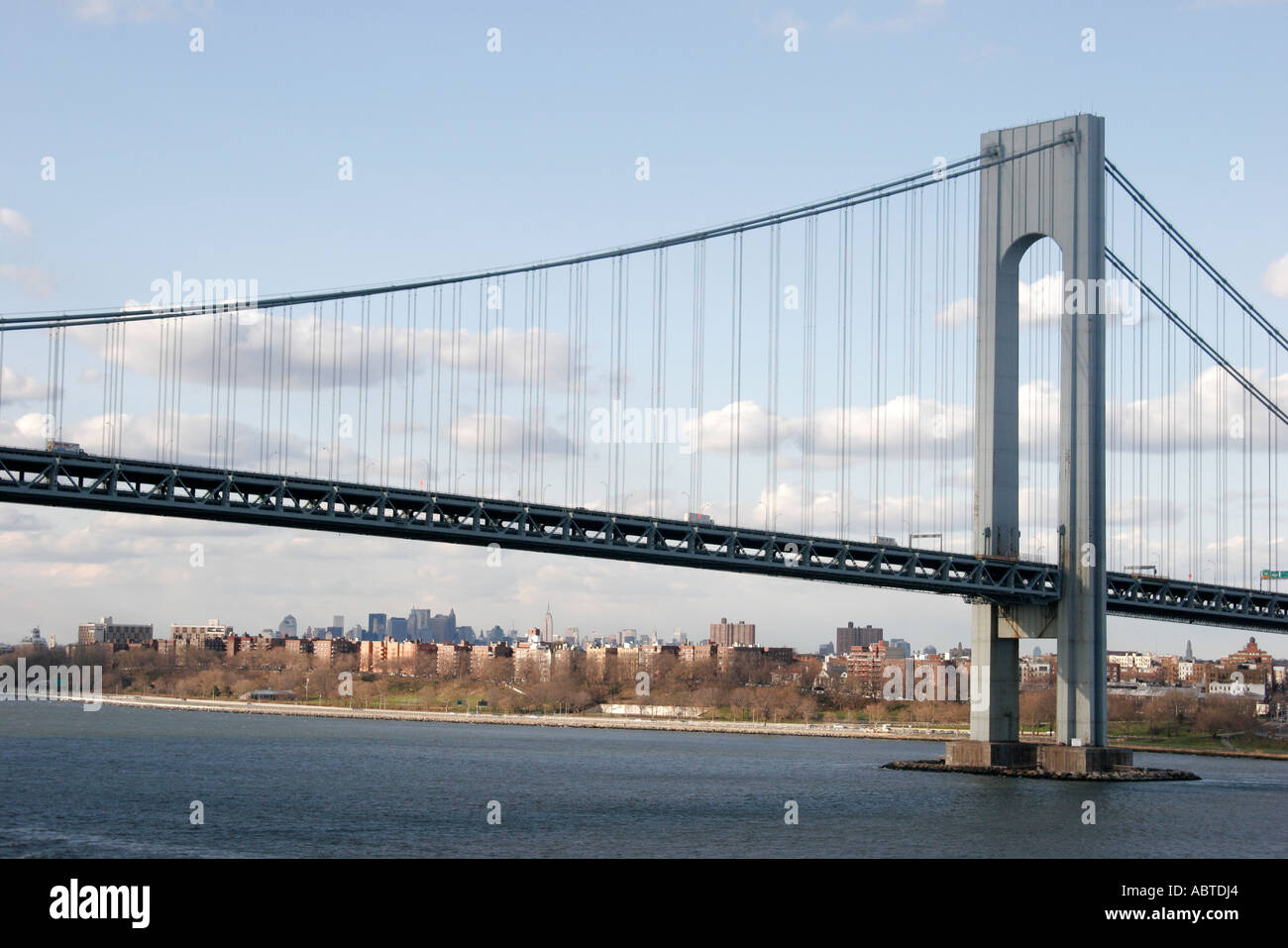 New York City, NY NYC, New York, Bay, Verrazano Narrows Bridge, collega Brooklyn a Staten Island, NY060405246 Foto Stock