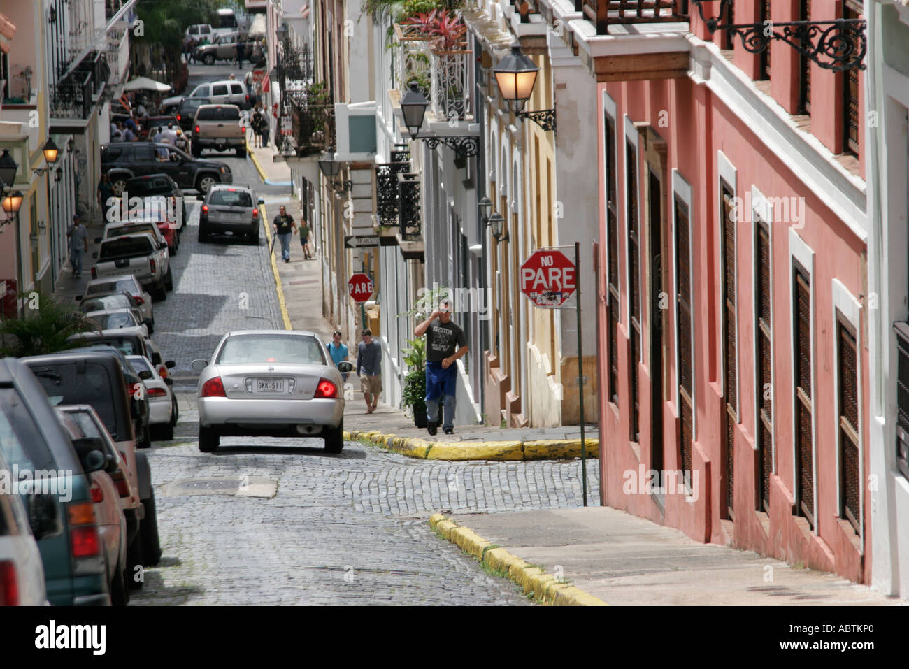 Portorico,Rican,Isola dei Caraibi,Antille grandi Vecchia San Juan,capitale,Calle de la Cruz,architettura,architettura,collina ripida,latino ispanico la Foto Stock
