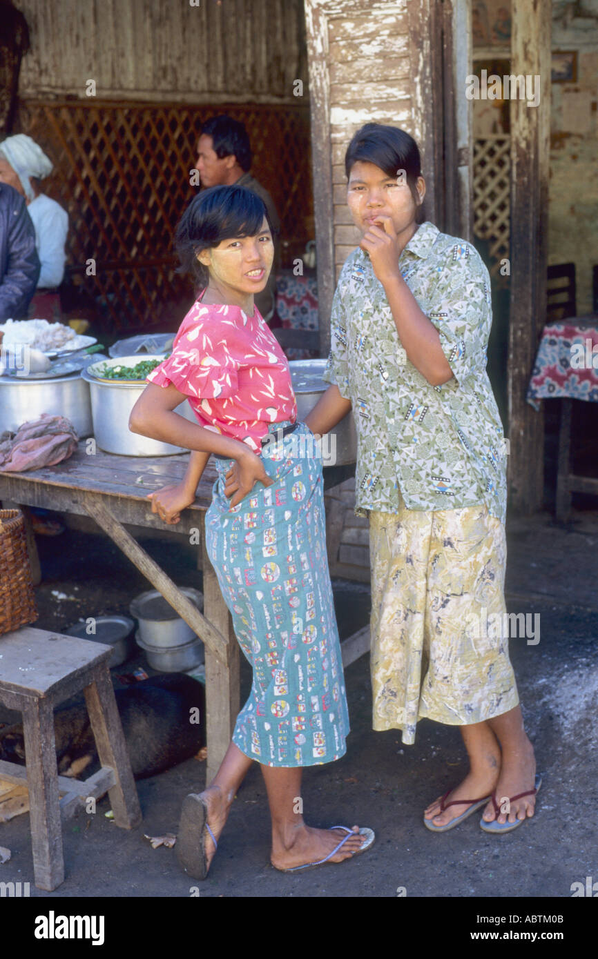 Myanmar Bagan due ragazze Foto Stock