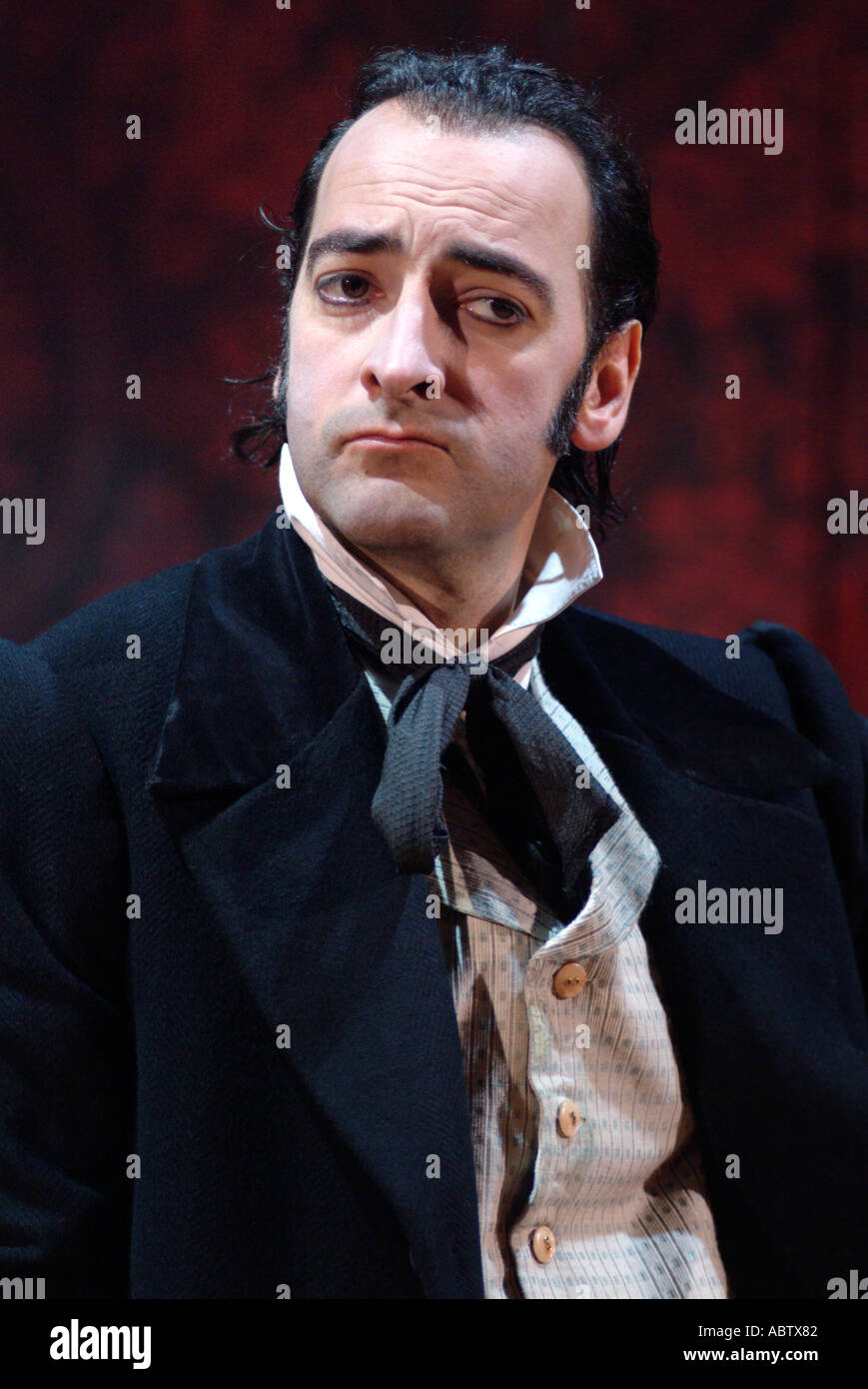 Alistair McGowan come Khlestakov in Nikolai Gogol s il governo ispettore Chichester Festival Theatre 2005 Foto Stock Alistair McGowan come Khlestakov in Nikolai Gogol s il governo ispettore Chichester Festival Theatre 2005 Foto Stock