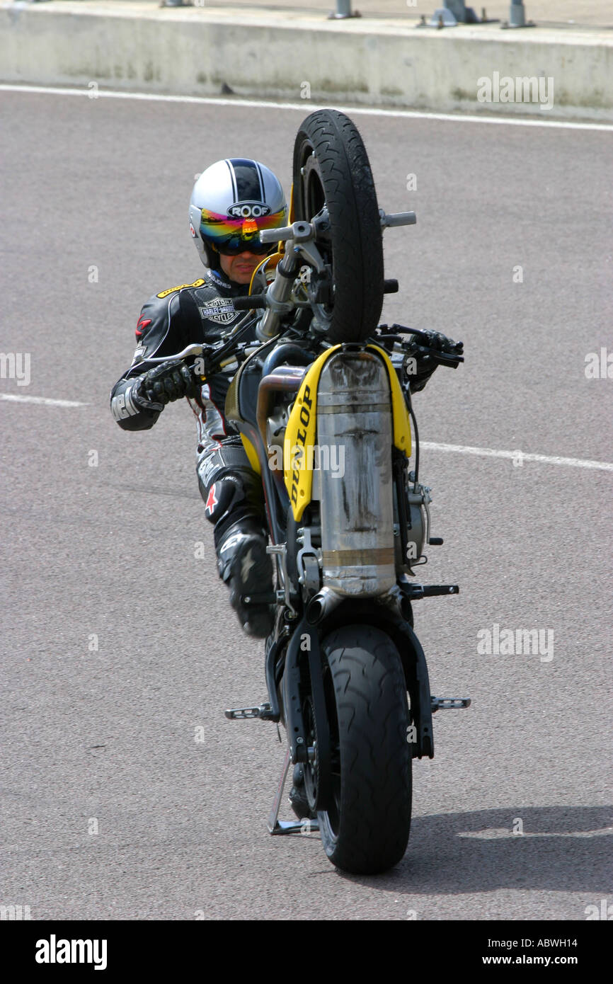 Stunt moto rider Foto Stock
