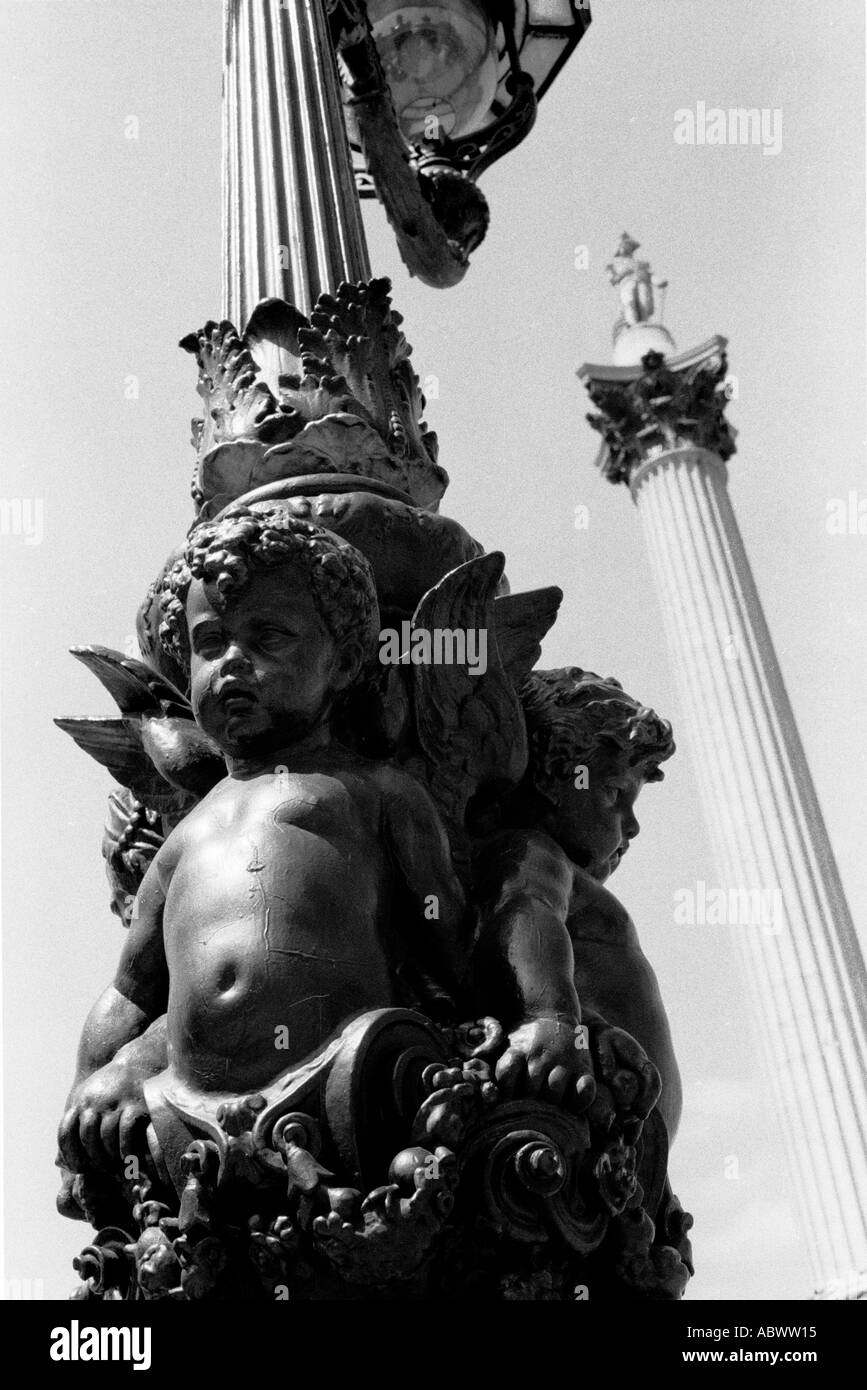 Una statua a Trafalgar square LONDON REGNO UNITO Foto Stock Una statua a Trafalgar square LONDON REGNO UNITO Foto Stock