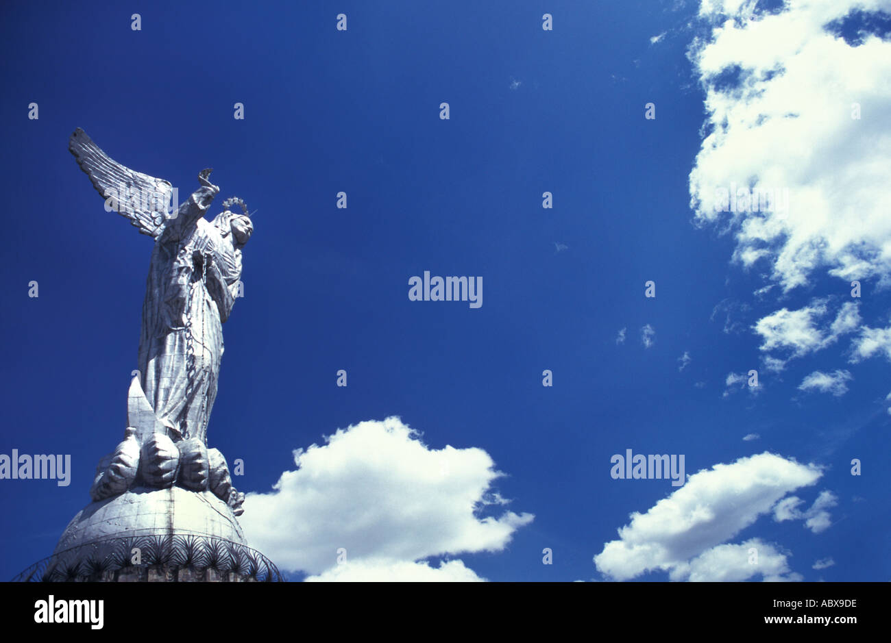 La statua dell'Angelo di Quito Virgen de Quito sovrasta la capitale sul Cerro Panecillo Ecuador America del Sud Foto Stock
