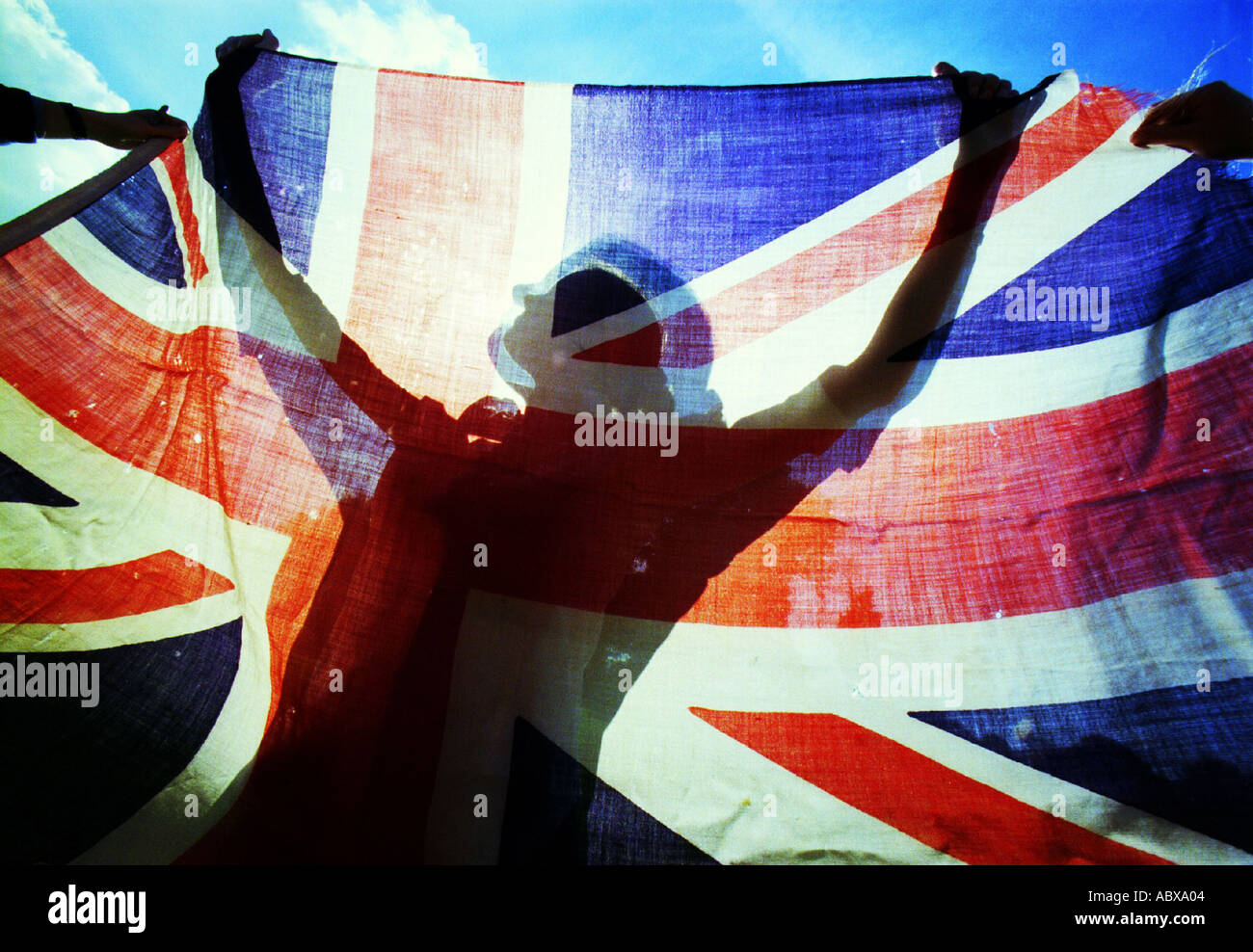Battenti bandiera per la Gran Bretagna, un fragile 1899 Guerra Boera Union Jack flag dal British avamposto in Pretoria Sudafrica. Foto Stock