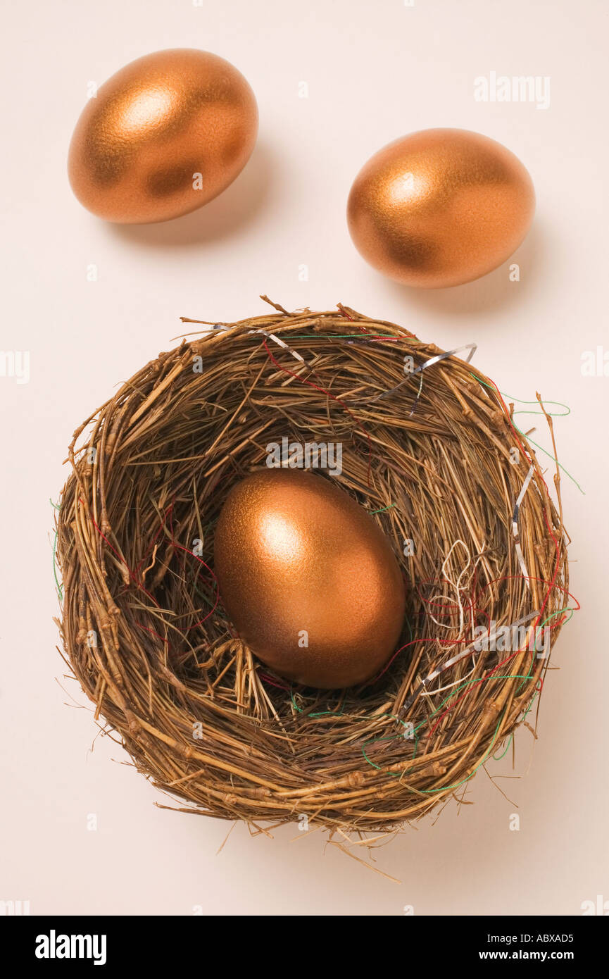 Tre uova d'oro e nest Foto Stock
