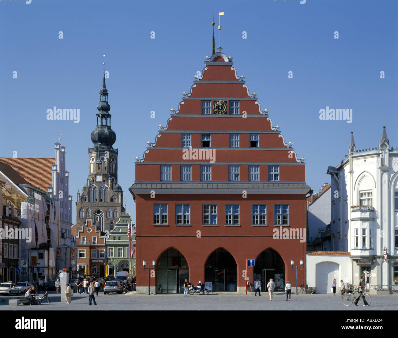 Greifswald, Rathaus, Giebel und Domturm von Osten Foto Stock