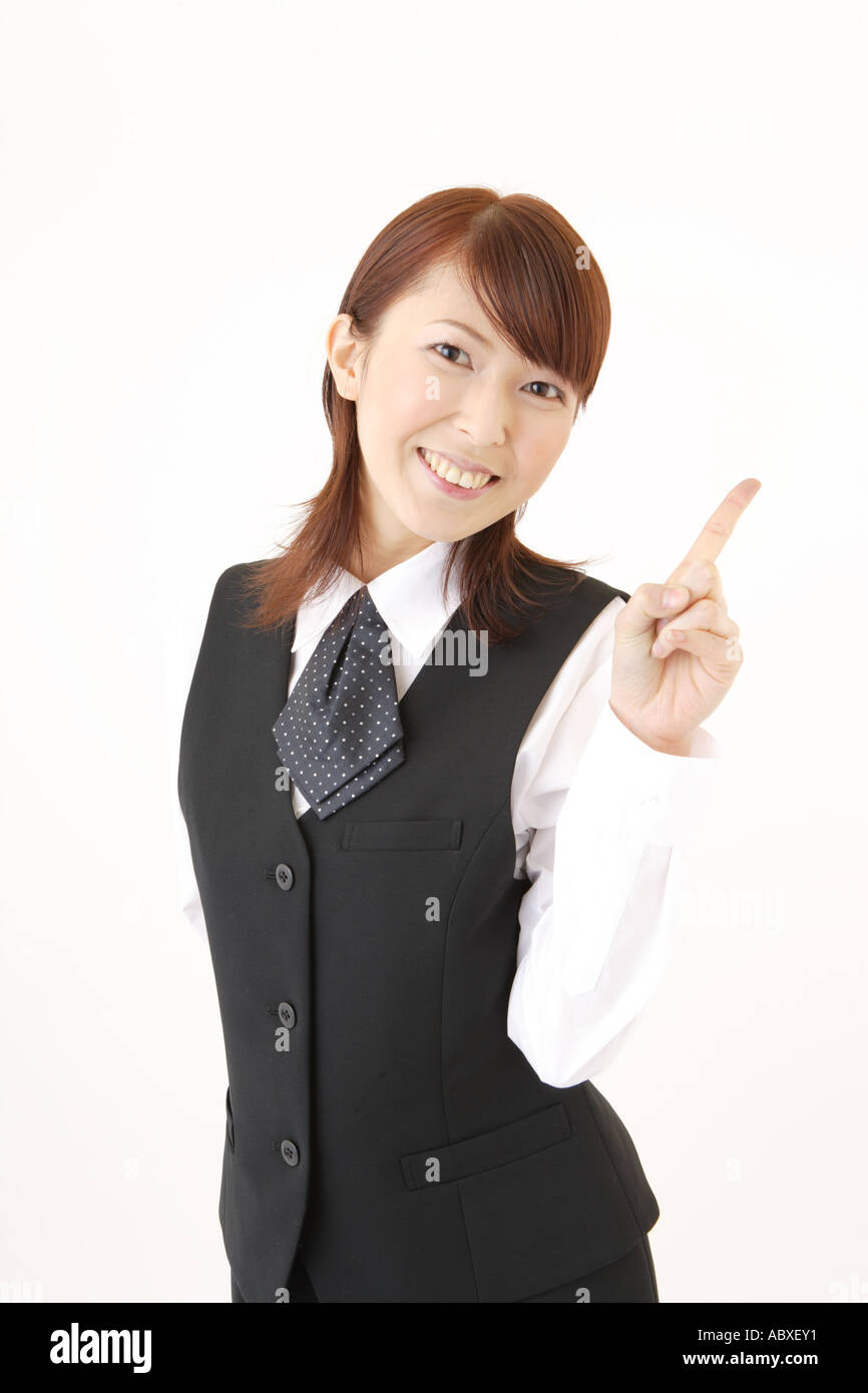 Una donna in abbigliamento formale rivolta verso una direzione Foto Stock