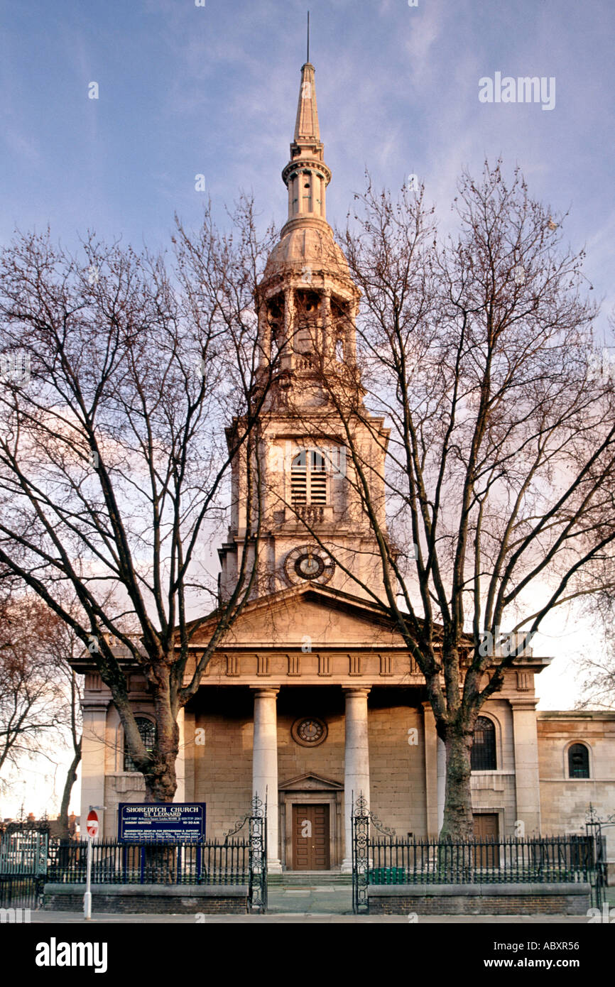 St Leonard chiesa nel nord di Londra. Foto Stock
