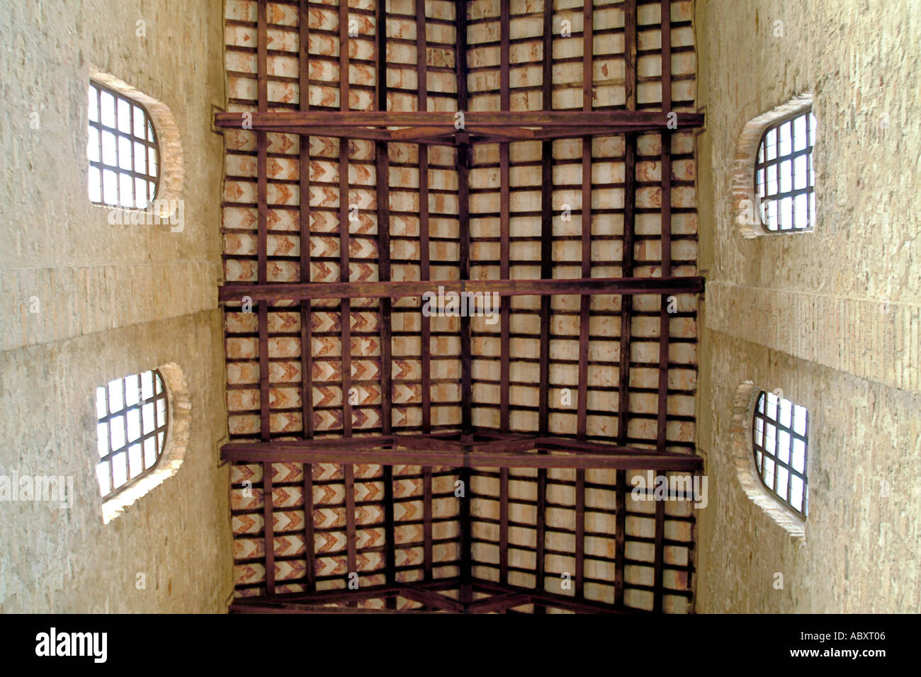 Il tetto della basilica di Aquileia vicino a Grado nella regione Friuli Venezia Giulia del nord-est Italia. Foto Stock