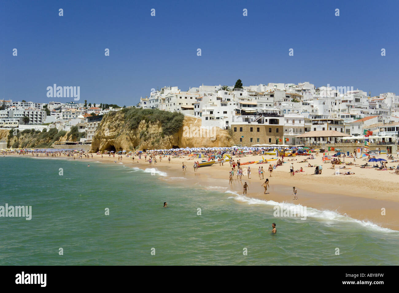 Il Portogallo Algarve Albufeira città e spiaggia dei pescatori Foto Stock