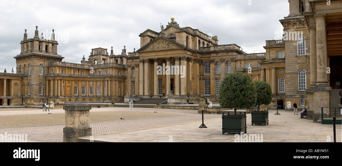 Inghilterra Oxfordshire Woodstock Blenheim Palace courtyard Foto Stock