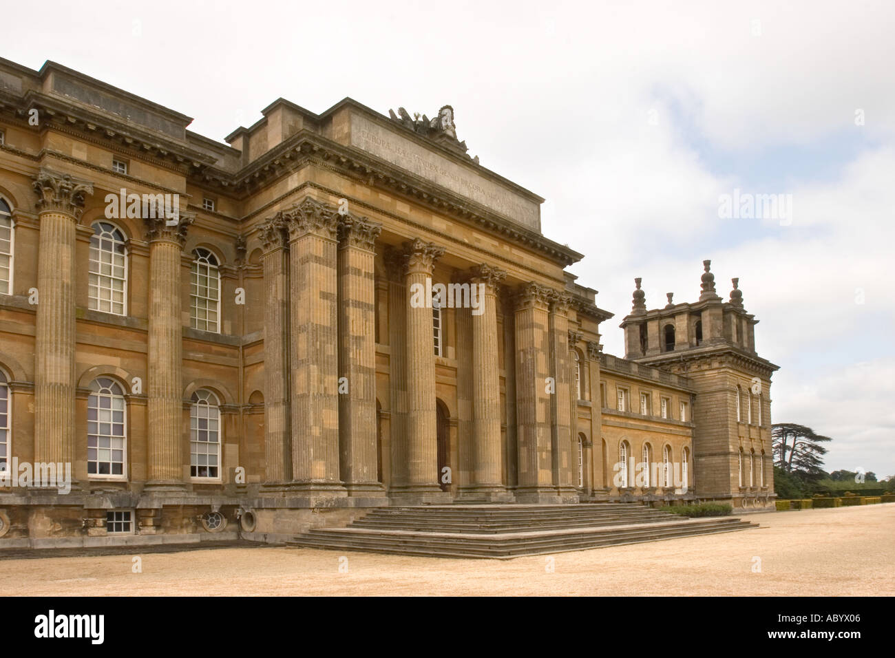 Inghilterra Oxfordshire Woodstock Blenheim Palace est rivolta verso il lato anteriore Bladon Foto Stock