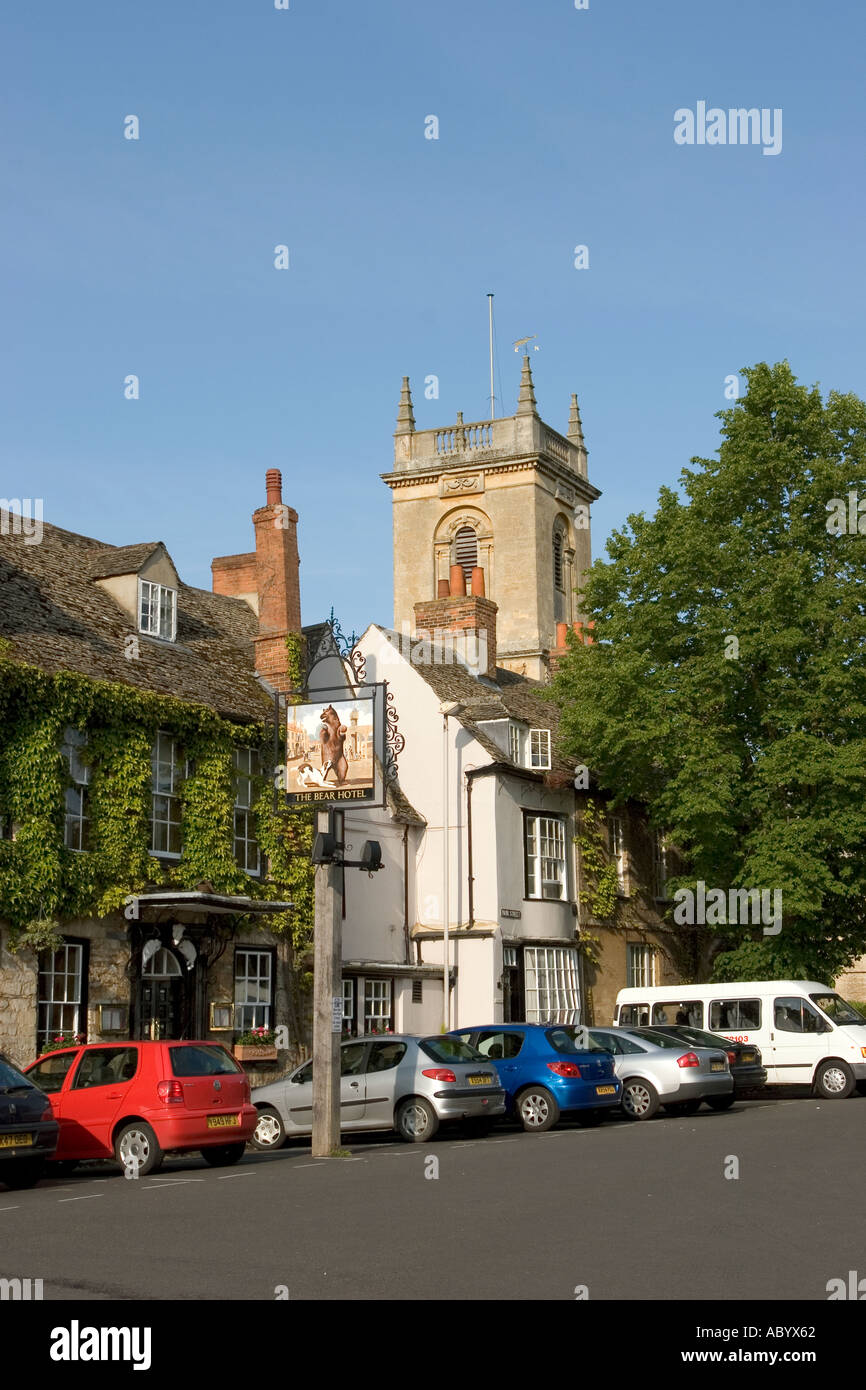 Inghilterra Oxfordshire Woodstock Park Street Bear Inn e di santa Maria Maddalena Chiesa Parrocchiale Foto Stock