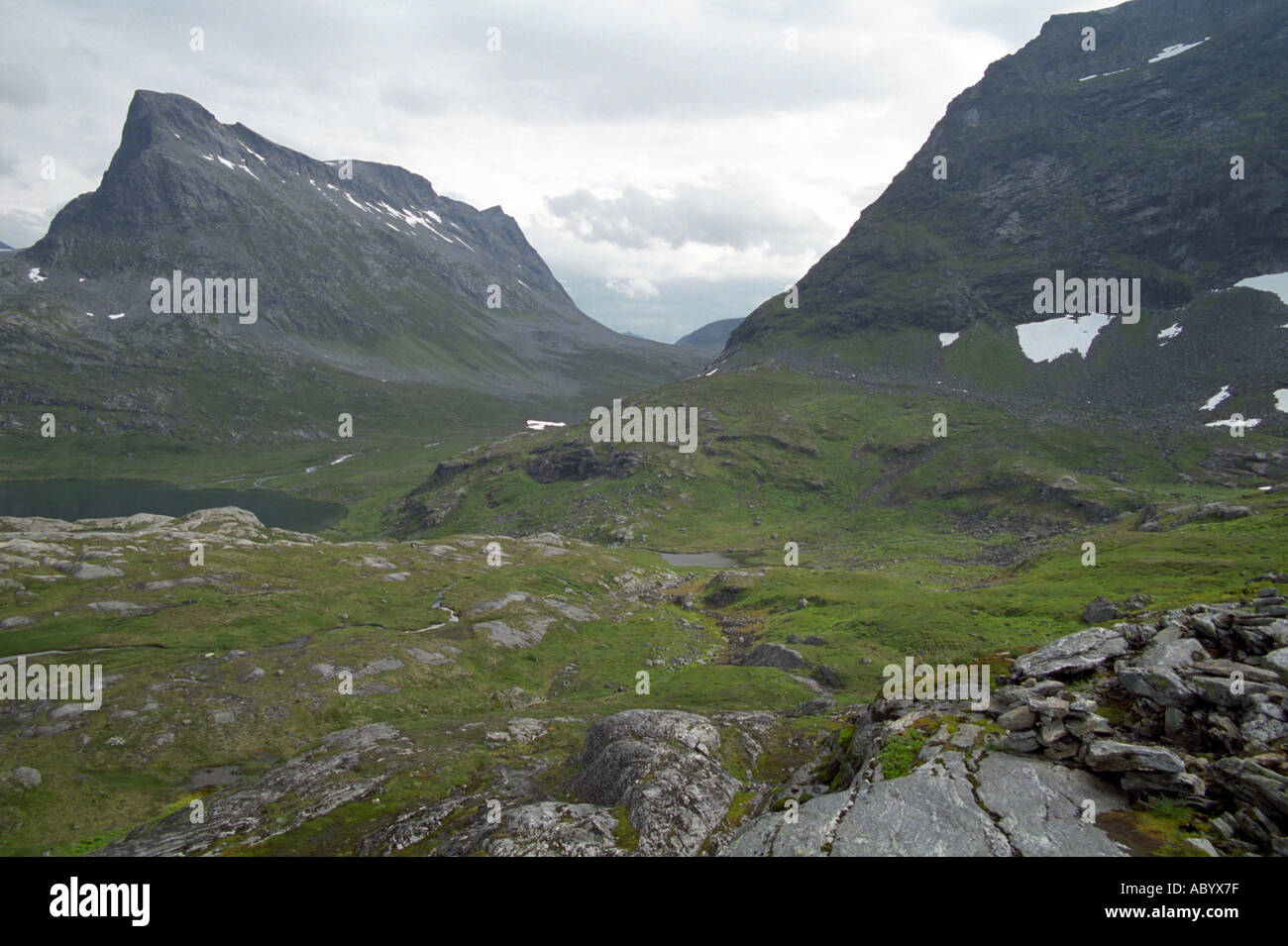 Paesaggio di montagna nella valle Romsdal Norvegia Foto Stock