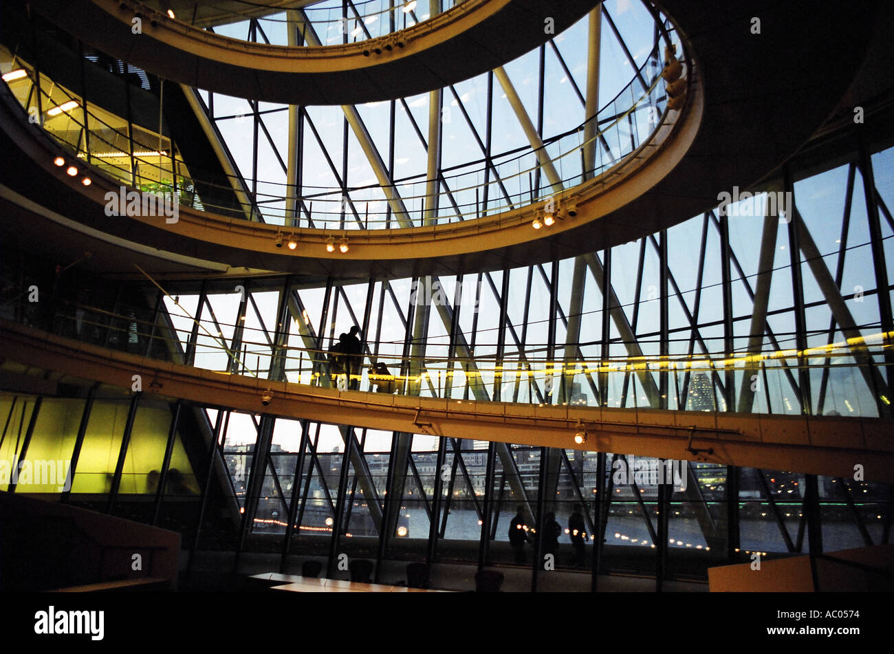 GLA City Hall Sala gruppo windows e la scala di Londra Inghilterra Regno Unito Regno Unito Regno Unito Foto Stock