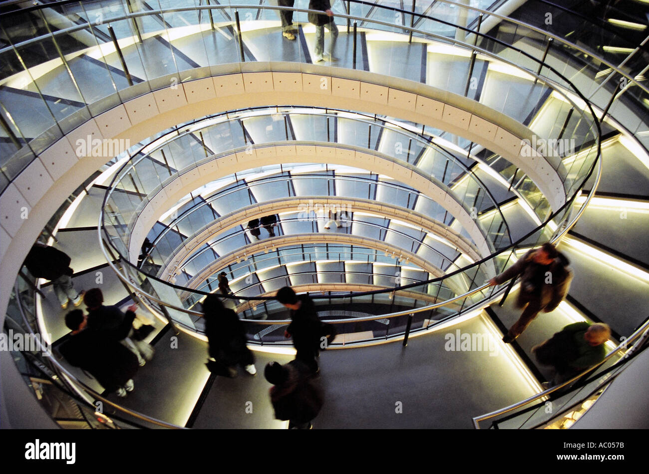 GLA City Hall scala a spirale Londra Inghilterra Regno Unito Regno Unito Regno Unito Foto Stock